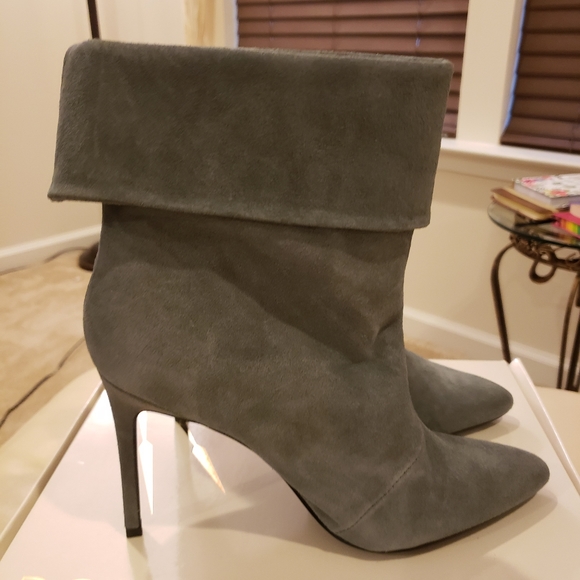 Shoes - Picture 2 of 4